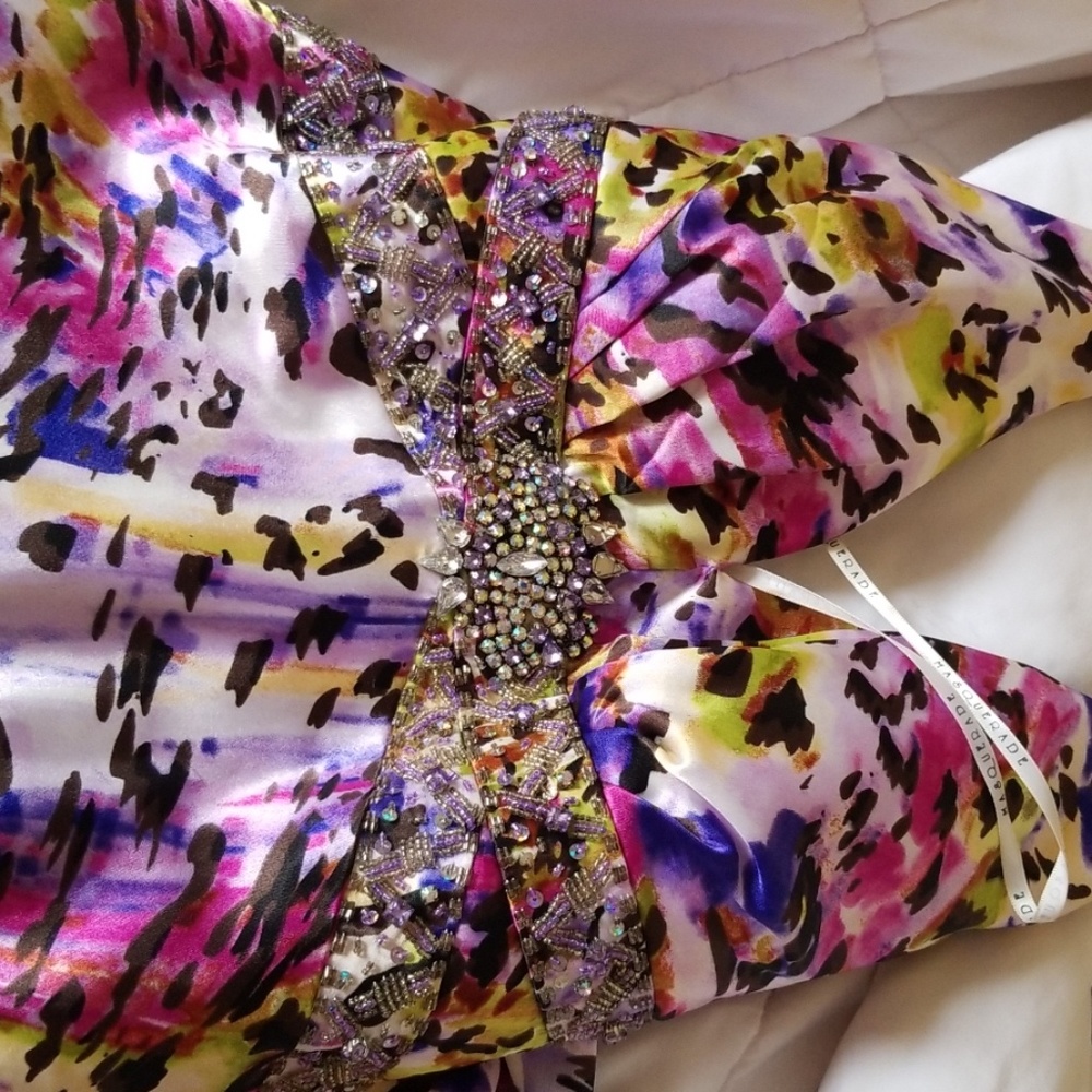 Gown - Picture 2 of 6